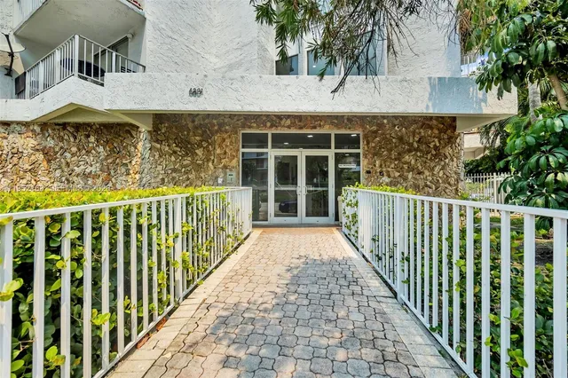 $3,500 | 6801 Indian Creek Drive, Unit 304, Miami Beach, FL 33141