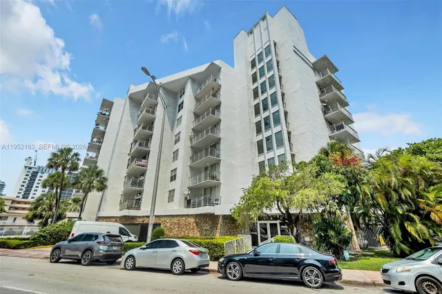 $3,500 | 6801 Indian Creek Drive, Unit 304, Miami Beach, FL 33141