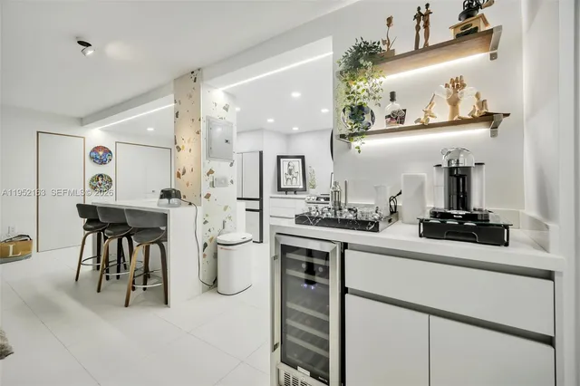 $3,500 | 6801 Indian Creek Drive, Unit 304, Miami Beach, FL 33141