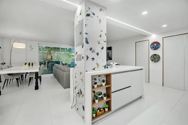 $3,500 | 6801 Indian Creek Drive, Unit 304, Miami Beach, FL 33141