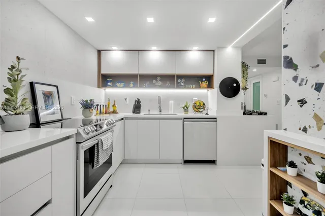 $3,500 | 6801 Indian Creek Drive, Unit 304, Miami Beach, FL 33141