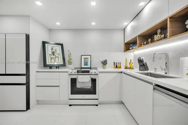 $3,500 | 6801 Indian Creek Drive, Unit 304, Miami Beach, FL 33141