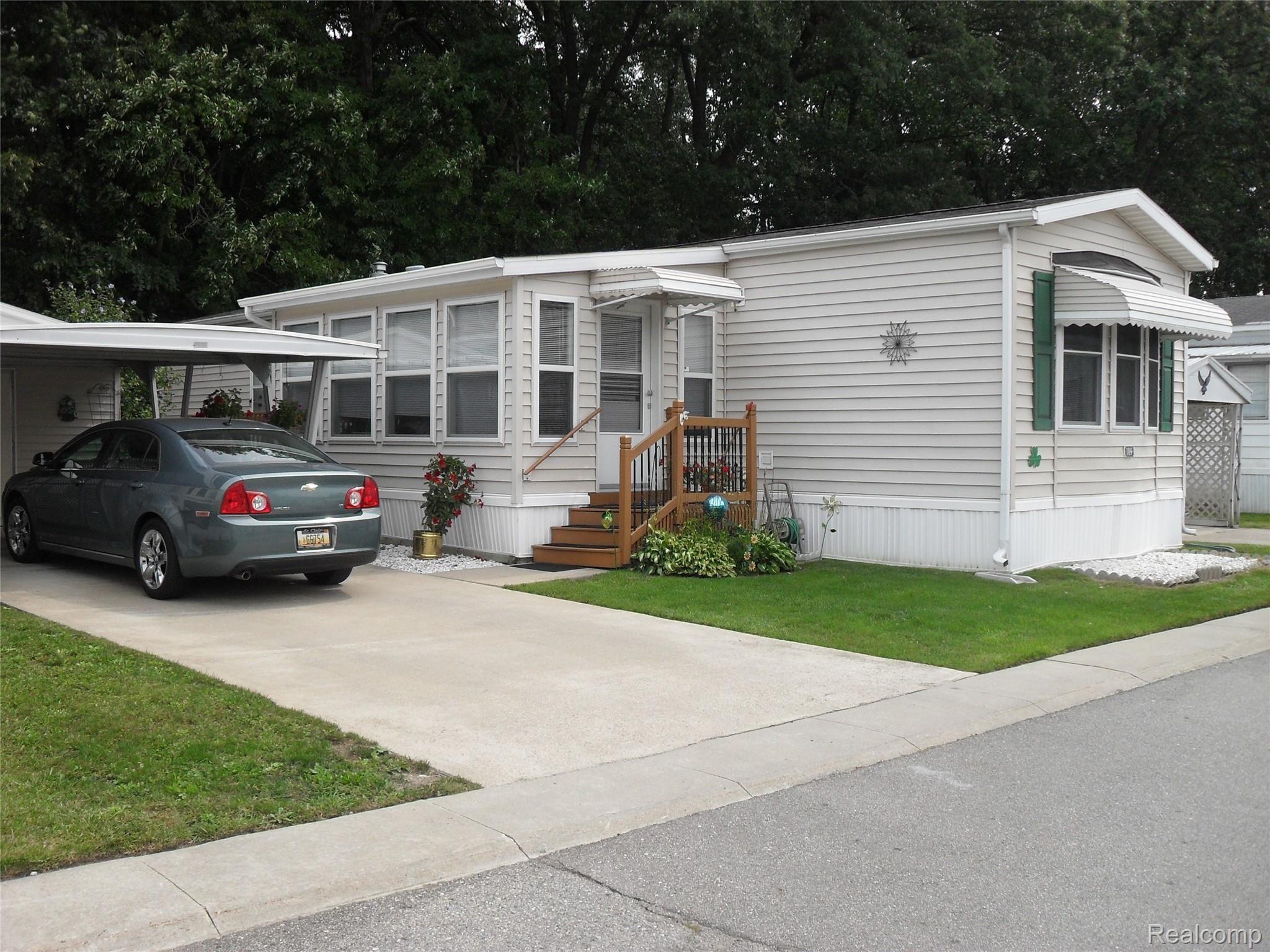 3333 Ravenswood Road Marysville, MI 48040 - Photo 2 of 12 SDC12910.JPG