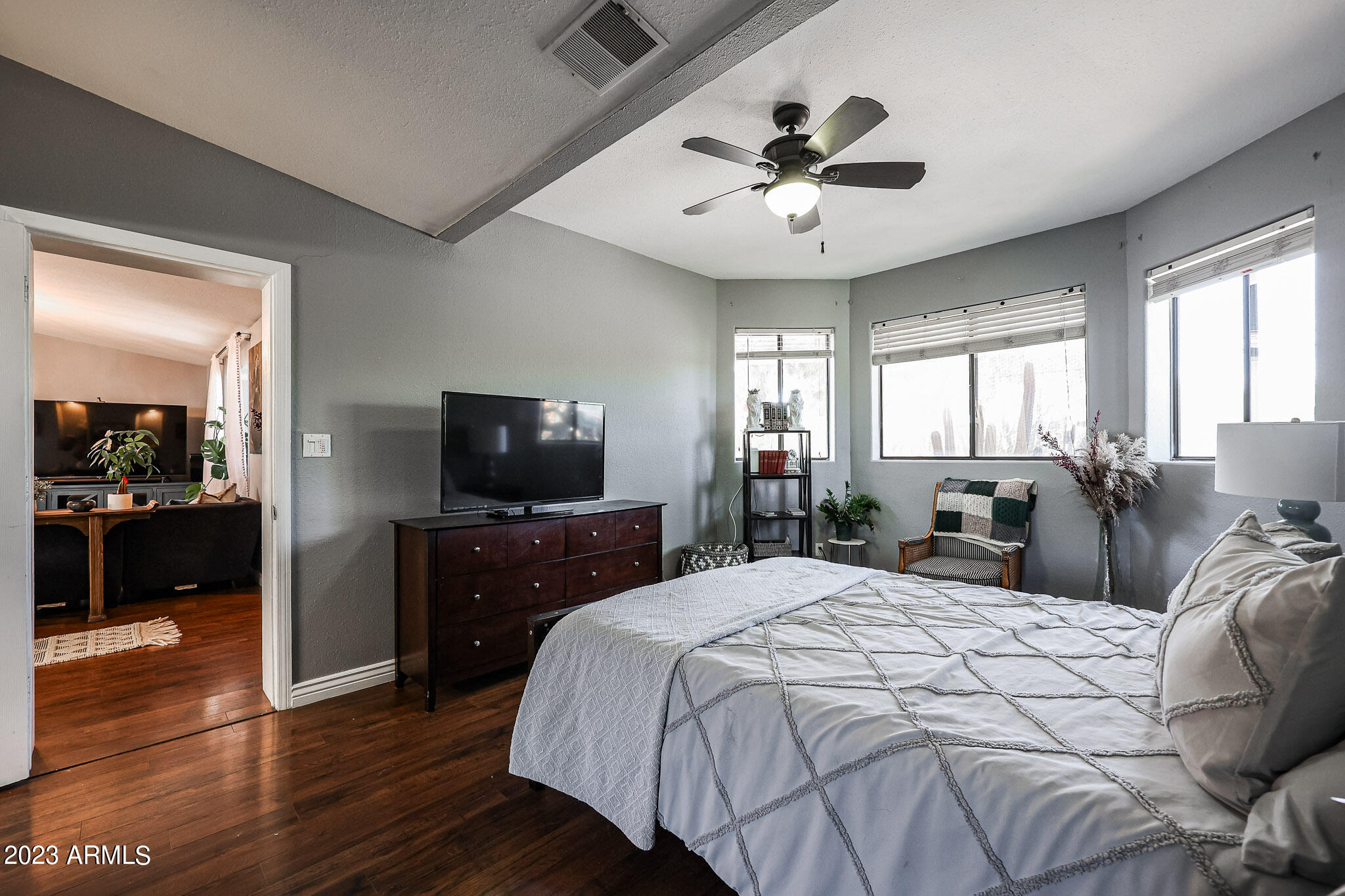 1102 East Roberts Road Phoenix, AZ 85022 - Photo 4 of 44 B (8)