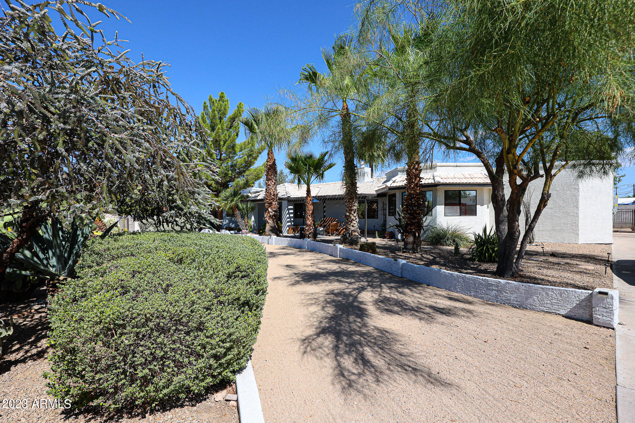 1102 East Roberts Road Phoenix, AZ 85022 - Photo 5 of 44 A (4)