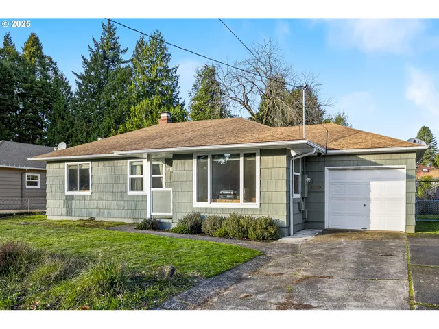 a view of a house with yard and tree s