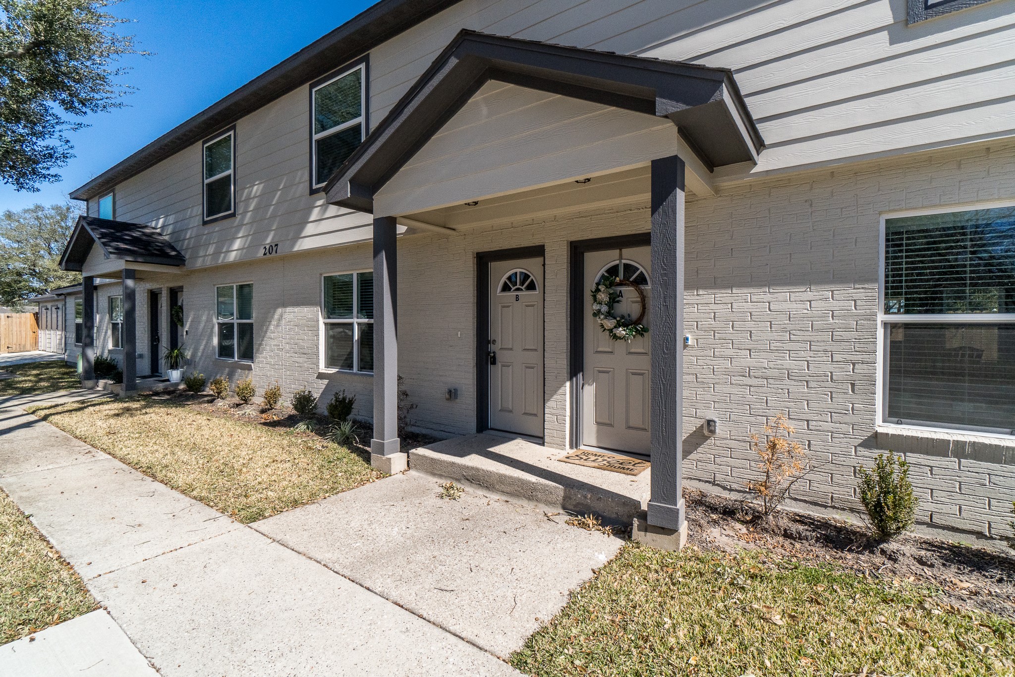 Sweet 4 plex..such pride of tenant ship. Come be a part of our community. Walk to OLD TOWN Tomball..