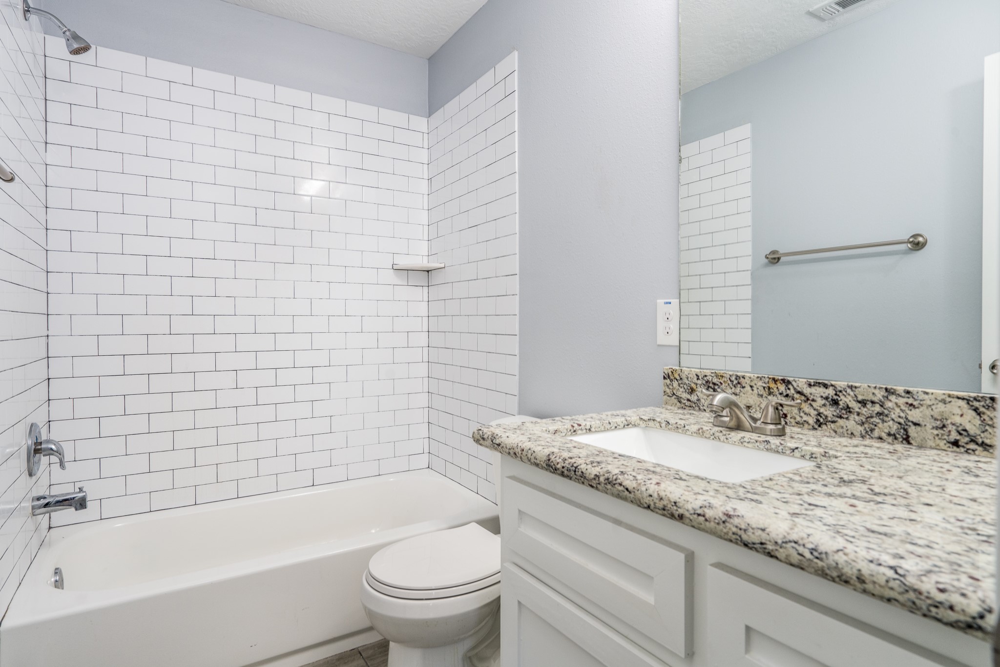 207 North Poplar Street, Unit B Tomball, TX 77375 - Photo 14 of 21 Secondary bathroom