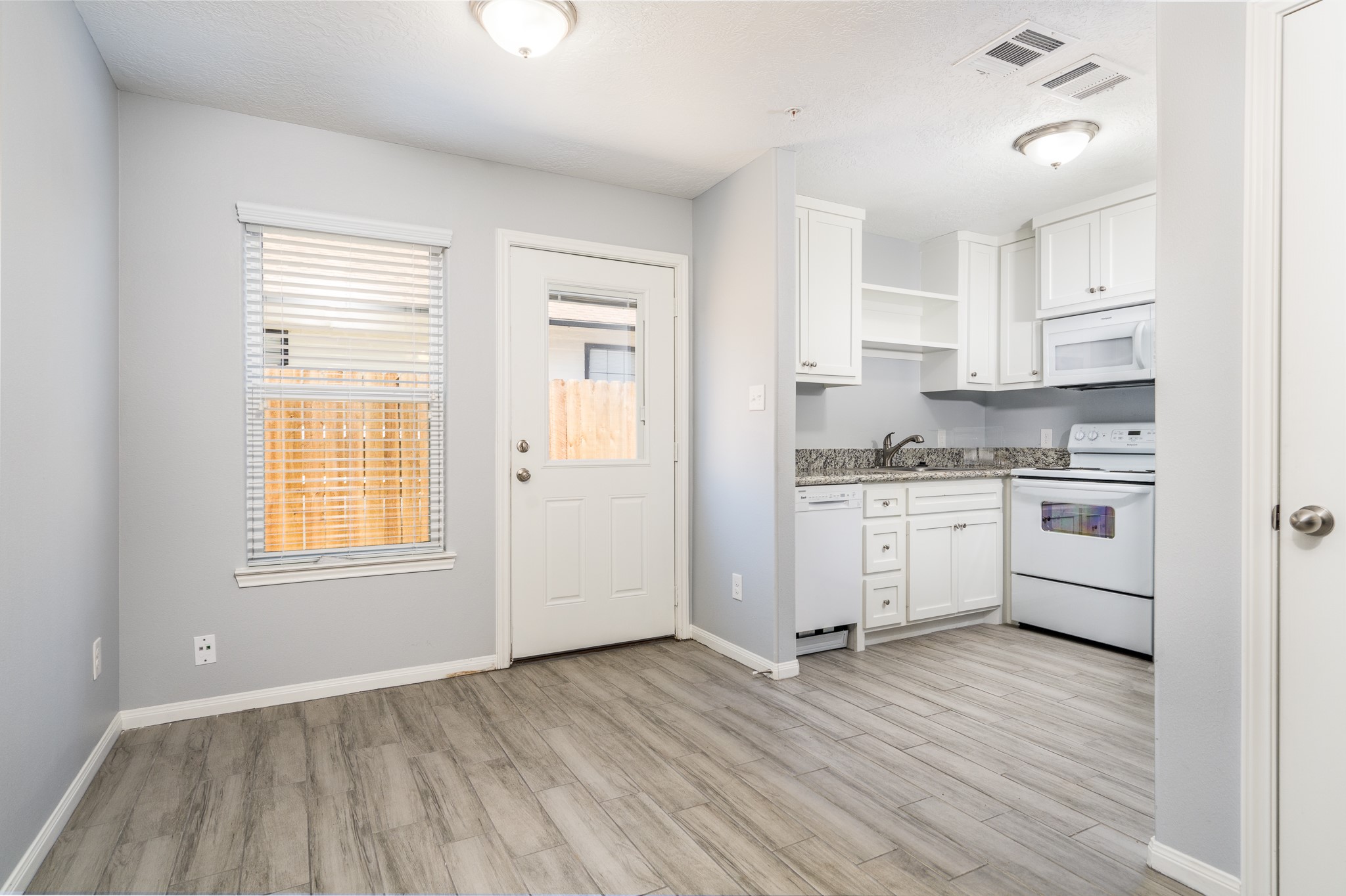 207 North Poplar Street, Unit B Tomball, TX 77375 - Photo 4 of 21