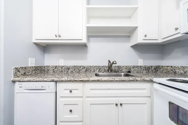 $1,600 | 207 North Poplar Street, Unit B, Tomball, TX 77375