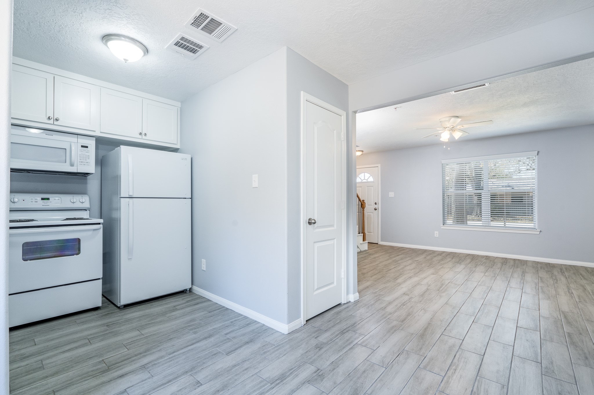 207 North Poplar Street, Unit B Tomball, TX 77375 - Photo 6 of 21