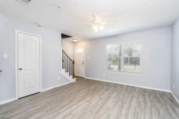 $1,600 | 207 North Poplar Street, Unit B, Tomball, TX 77375