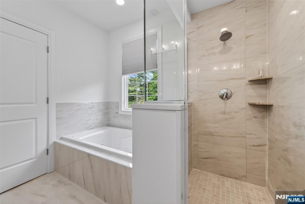 22 Gabriel Court, Unit 22 Paramus, NJ 07652 - Photo 23 of 38