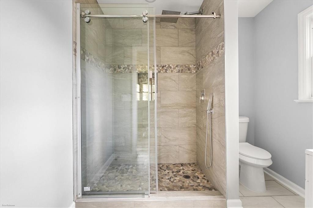 2763 Baker Ridge Drive Northwest Atlanta, GA 30318 - Photo 17 of 32 a bathroom with a shower and toilet