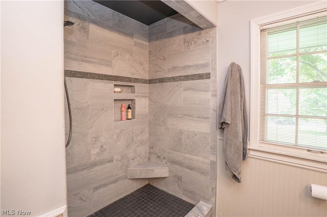 2810 Brentwood Close Northwest Canton, OH 44708 - Photo 31 of 50 Full Bathroom