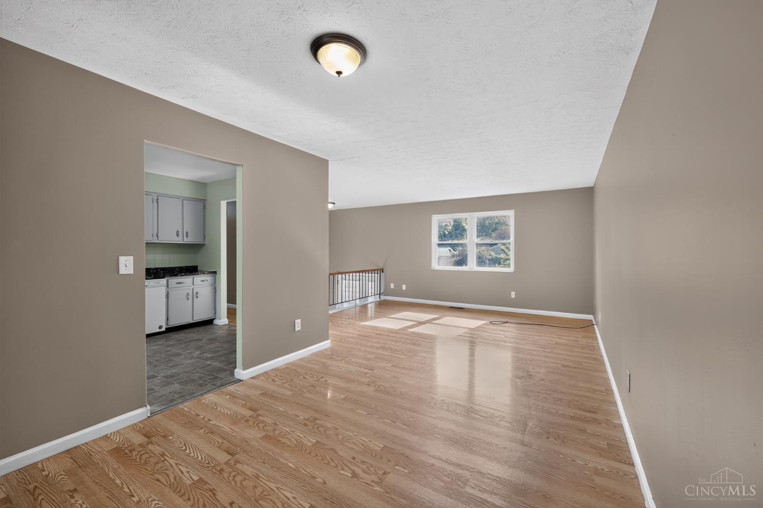 10267 Pippin Road Cincinnati, OH 45251 - Photo 5 of 32 Gallery Image 5
