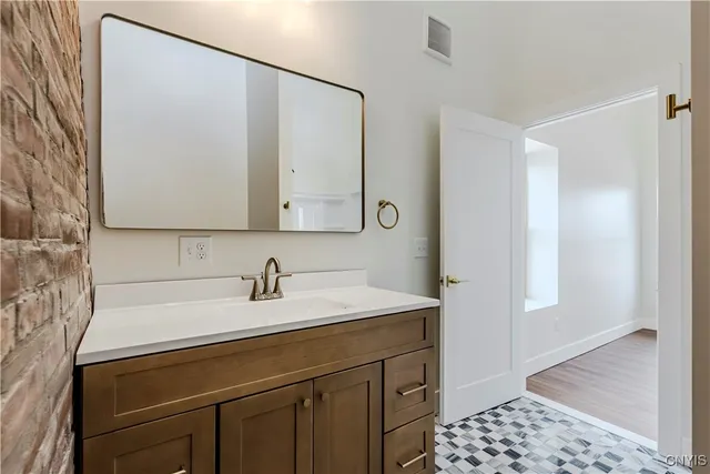 $2,900 | 106 Hotel Street, Unit 5, Utica, NY 13502