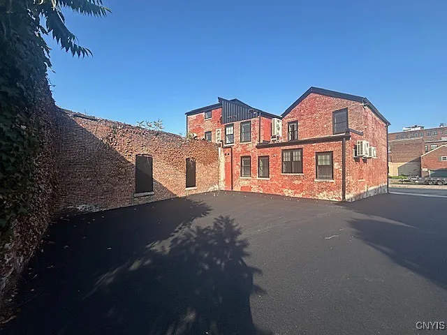 $2,900 | 106 Hotel Street, Unit 5, Utica, NY 13502