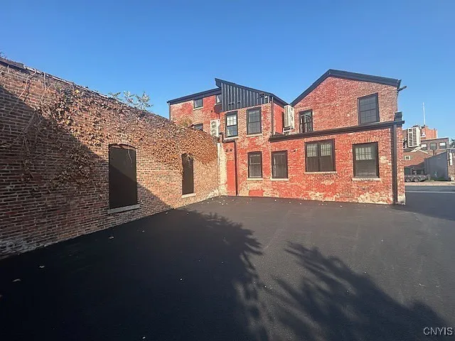 $2,900 | 106 Hotel Street, Unit 5, Utica, NY 13502