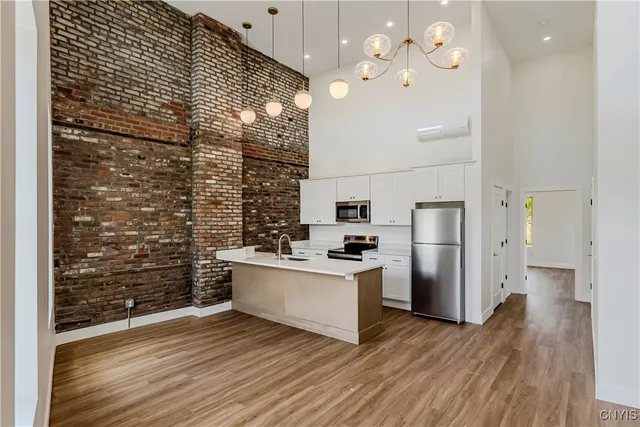 $2,900 | 106 Hotel Street, Unit 5, Utica, NY 13502