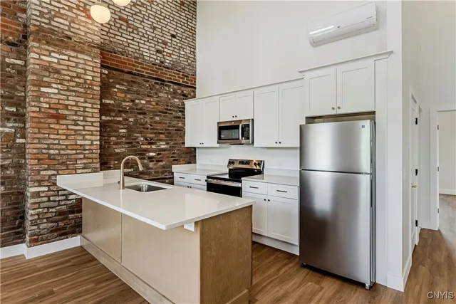 $2,900 | 106 Hotel Street, Unit 5, Utica, NY 13502