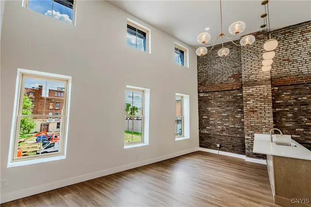 $2,900 | 106 Hotel Street, Unit 5, Utica, NY 13502