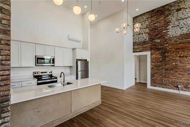 $2,900 | 106 Hotel Street, Unit 5, Utica, NY 13502