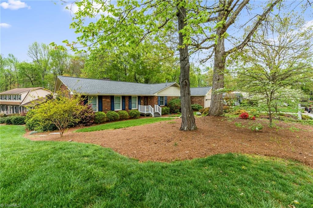 3106 Rolling Road High Point, NC 27265 - Photo 3 of 41