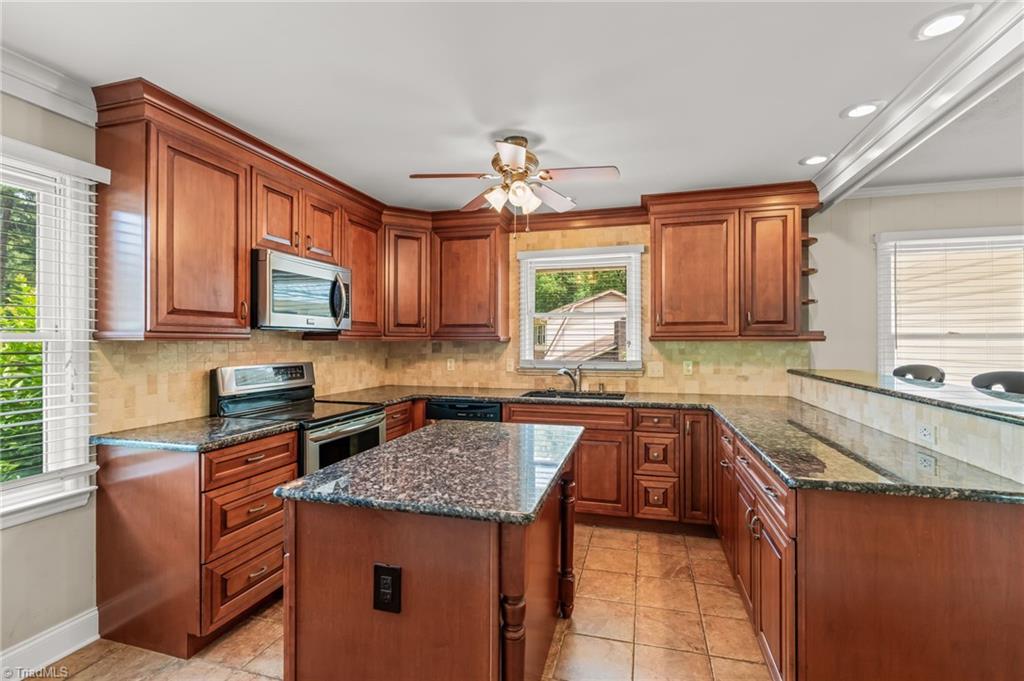 3106 Rolling Road High Point, NC 27265 - Photo 9 of 41