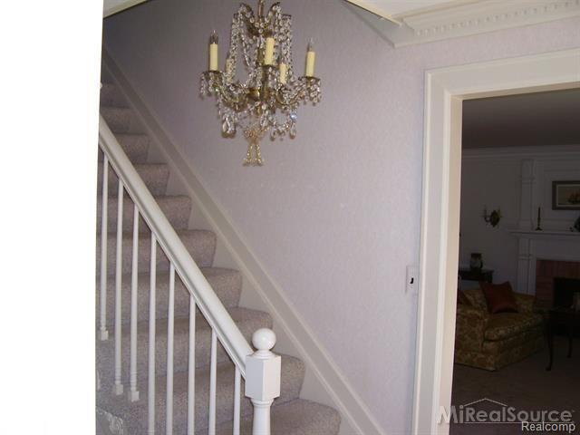 1079 Hemlock Drive Rochester, MI 48307 - Photo 31 of 53 24.jpg