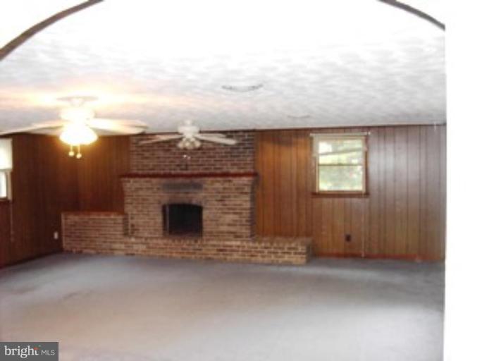 8519 Neck Road Williamsport, MD 21795 - Photo 2 of 7 Family Room