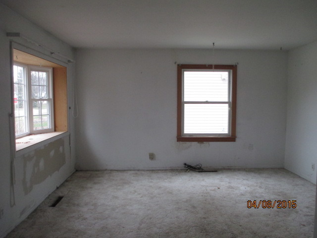 119 East Oltendorf Road Streamwood, IL 60107 - Photo 6 of 11 an empty room with windows