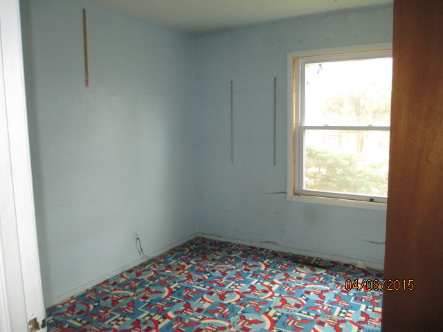 119 East Oltendorf Road Streamwood, IL 60107 - Photo 9 of 11 a room that has a window in it