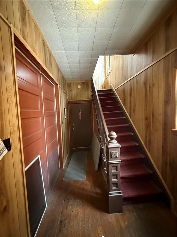 325 West Cunningham Street Butler, PA 16001 - Photo 17 of 18 a view of entryway