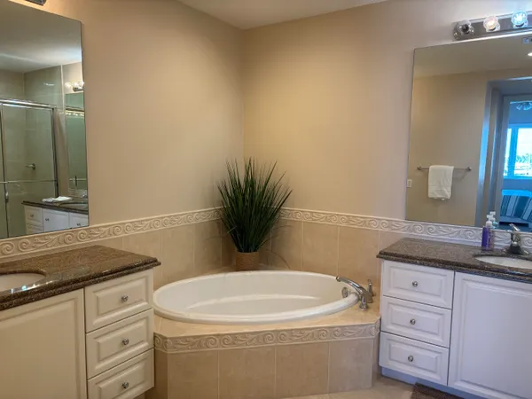 $2,800 | 14 Harbour Isle Drive West, Unit 202, Fort Pierce, FL 34949