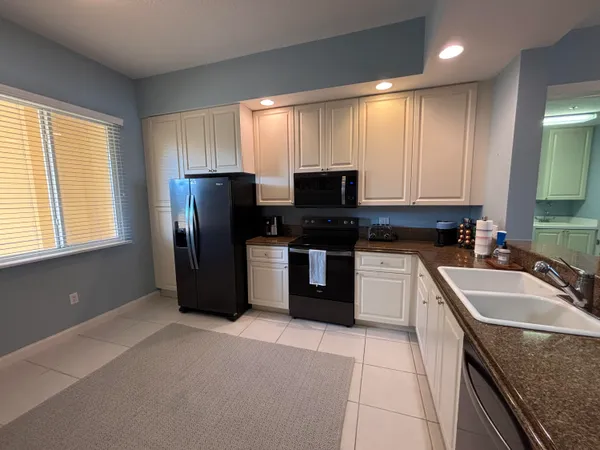 $2,800 | 14 Harbour Isle Drive West, Unit 202, Fort Pierce, FL 34949