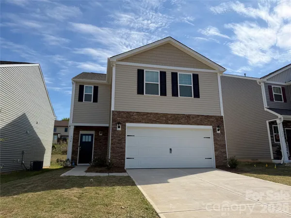 $345,000 | 534 13th Avenue Northeast, Hickory, NC 28601