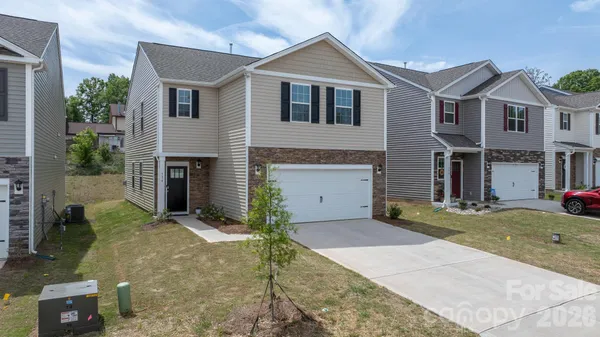 $345,000 | 534 13th Avenue Northeast, Hickory, NC 28601