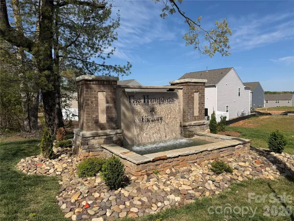 $345,000 | 534 13th Avenue Northeast, Hickory, NC 28601