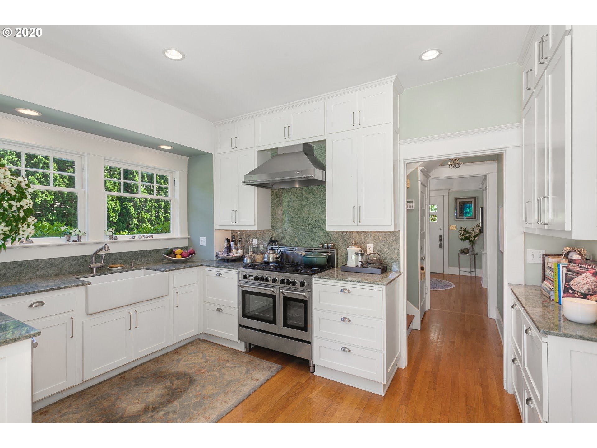 5419 Southwest Scholls Ferry Road Portland, OR 97225 - Photo 9 of 32 Gallery Image 9