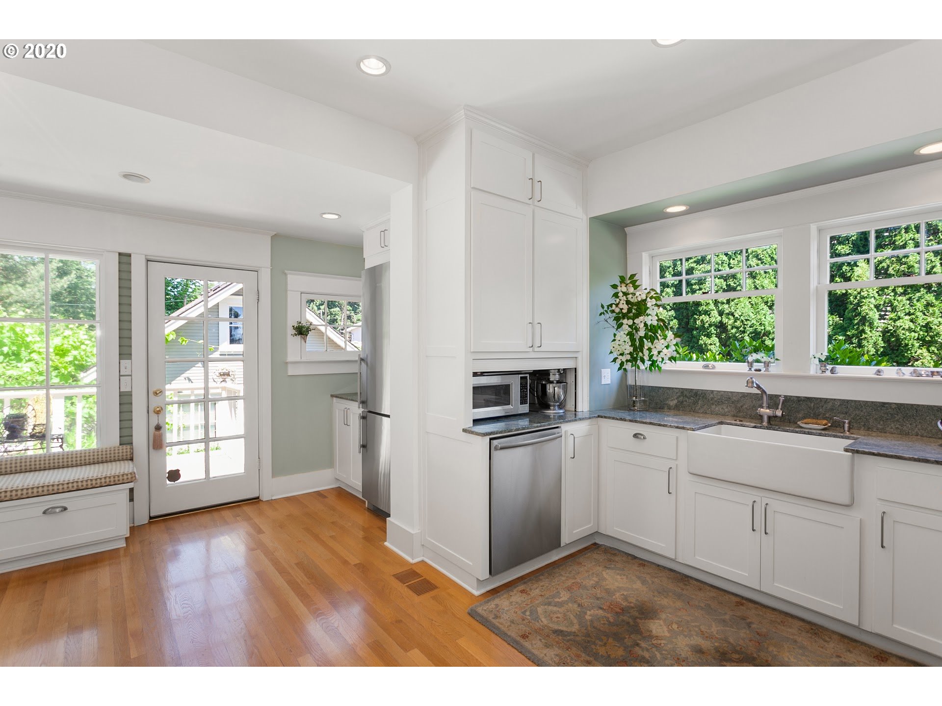 5419 Southwest Scholls Ferry Road Portland, OR 97225 - Photo 10 of 32 Gallery Image 10