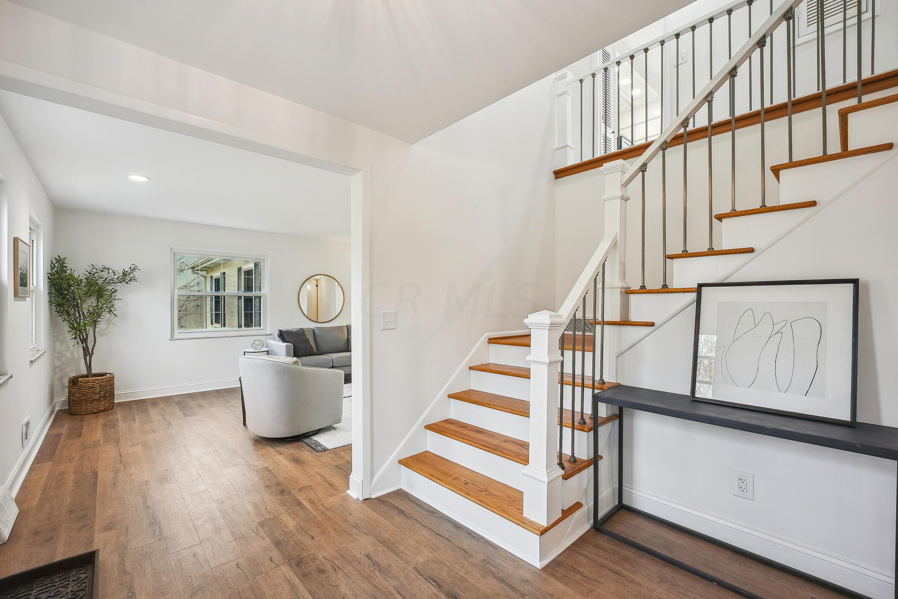 6645 Merwin Road Columbus, OH 43235 - Photo 3 of 57 Foyer