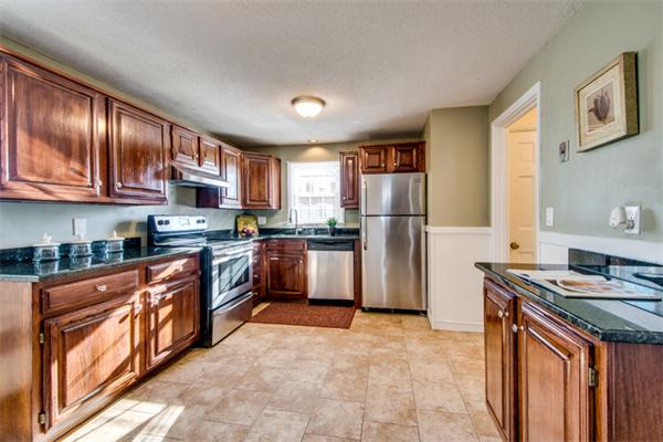 262 Woodhaven Road Pawtucket, RI 02861 - Photo 7 of 30 Gallery Image 7