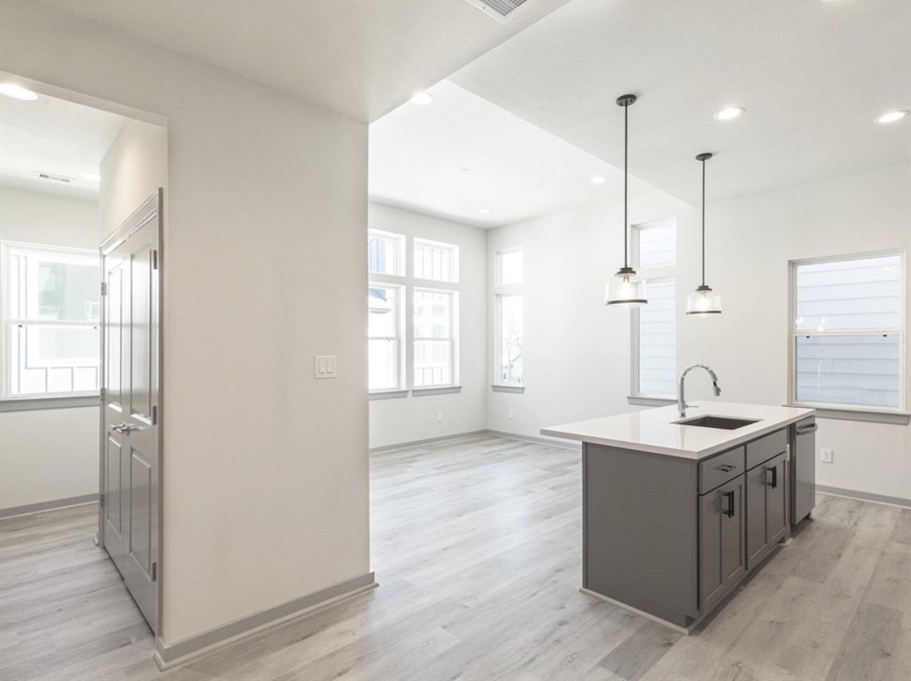 719 Emile Street Houston, TX 77020 - Photo 3 of 8