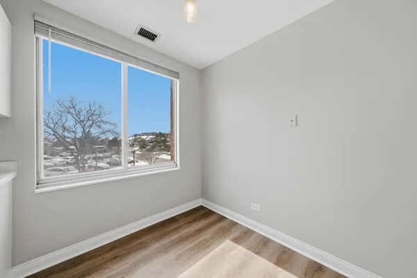 $2,600 | 4000 Triumvera Drive, Unit 201A, Glenview, IL 60025