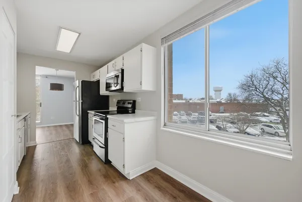 $2,600 | 4000 Triumvera Drive, Unit 201A, Glenview, IL 60025