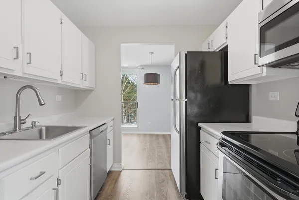 $2,600 | 4000 Triumvera Drive, Unit 201A, Glenview, IL 60025