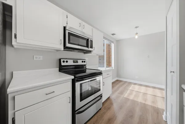 $2,600 | 4000 Triumvera Drive, Unit 201A, Glenview, IL 60025