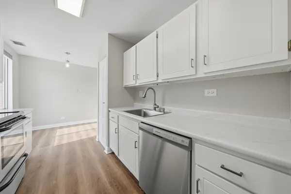 $2,600 | 4000 Triumvera Drive, Unit 201A, Glenview, IL 60025