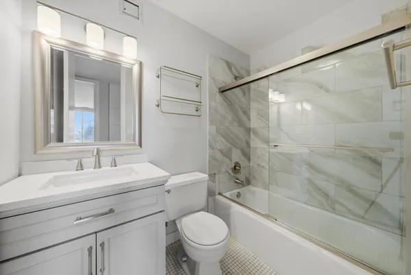 $2,600 | 4000 Triumvera Drive, Unit 201A, Glenview, IL 60025